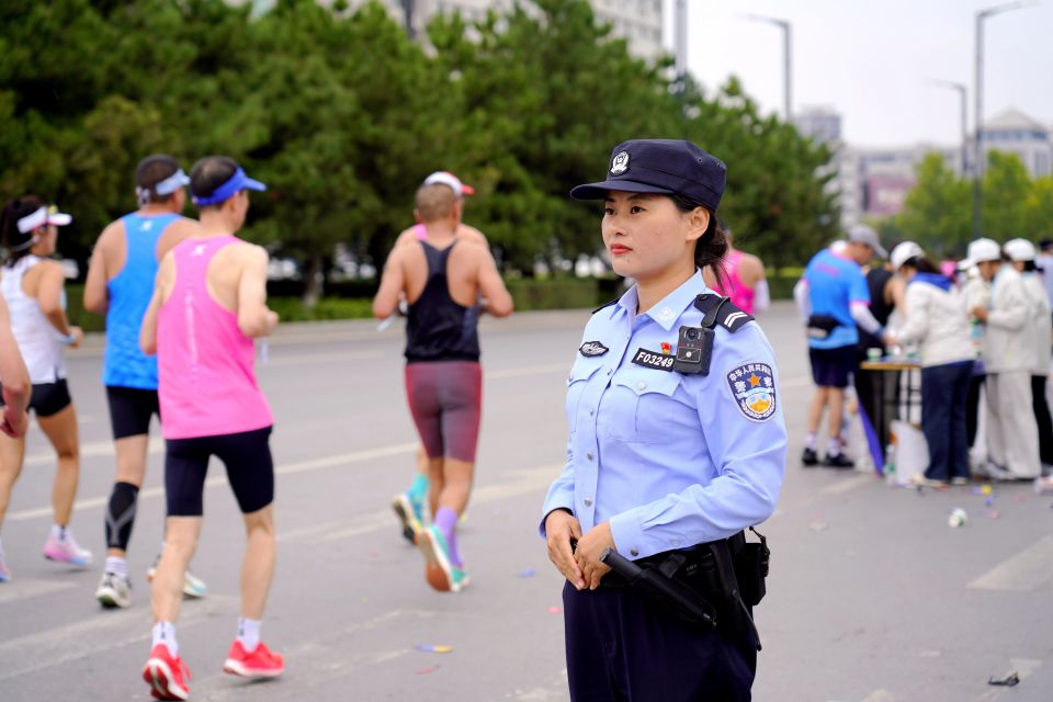liWJ, 执勤民警热 liWJ, 执勤民警热