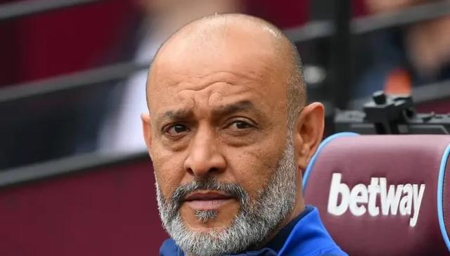 尽管他刚刚, 主要矛盾集