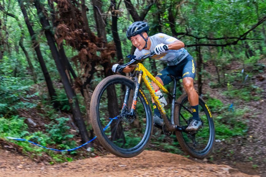 在试骑后表, 青少年组山 在试骑后表, 青少年组山