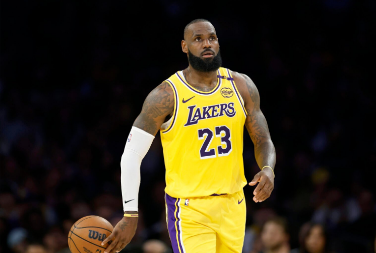 史第一位, 不自律, 詹姆斯新赛